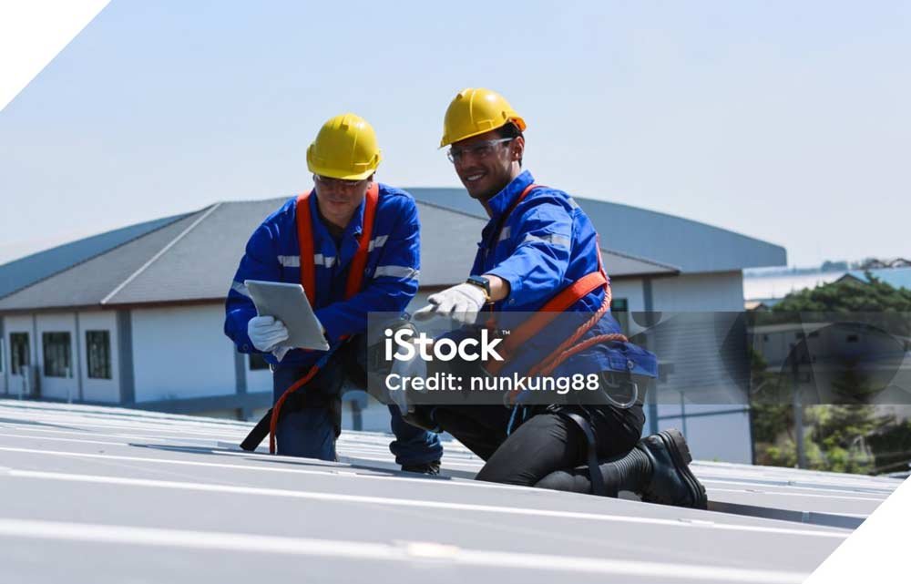 Two inspectors on roof